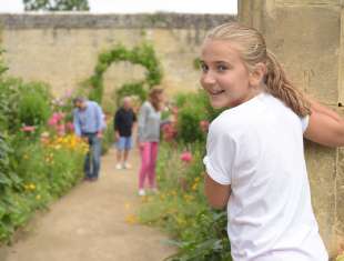 [Photo] Jeune fille dans les Chartreuses du château de Canon